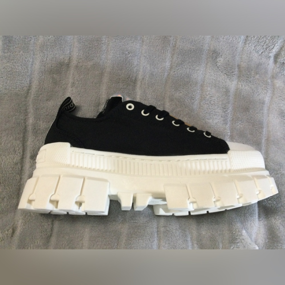 Palladium Women’s Black/White Revolt Platform Sneakers - Picture 8 of 13
